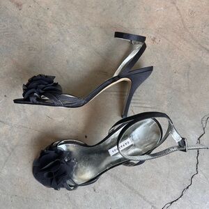 CAPARROS Black Flower Heels